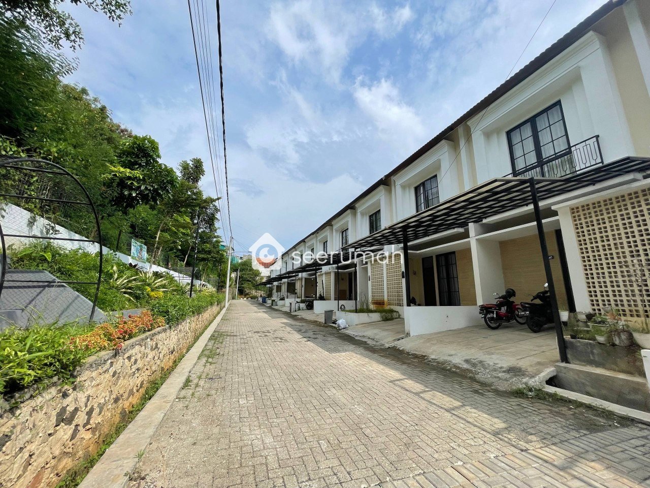 Foto tambahan properti: Jual Rumah Murah 2lantai dekat kota baru parahyangan Bandung - 3 foto lainnya