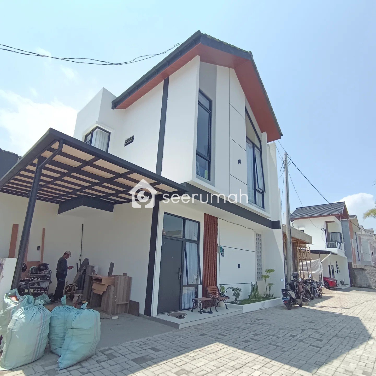 Foto utama properti: Jual Rumah 2lantai 700juta di Area Arcamanik Bandung Timur