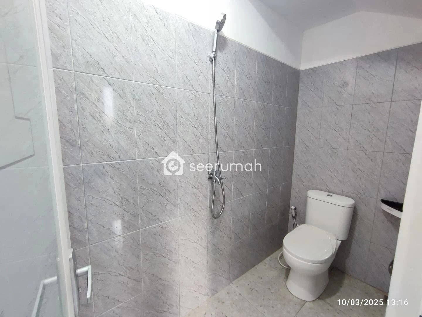 Foto tambahan properti: Jual Rumah 2lantai 700juta di Area Arcamanik Bandung Timur - 1 foto lainnya
