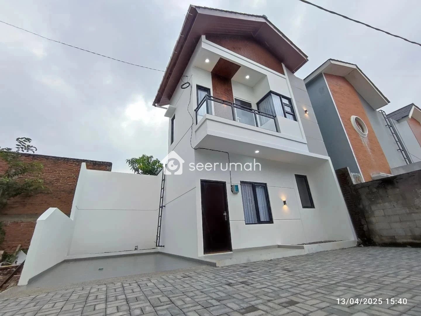 Foto 2 properti: Jual Rumah 2lantai 700juta di Area Arcamanik Bandung Timur