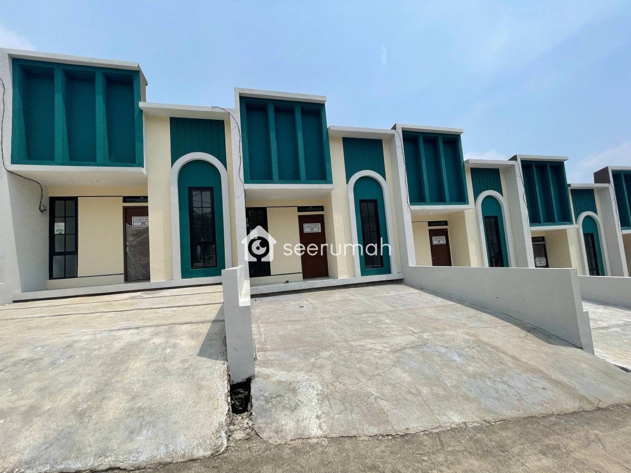 Foto utama properti: Jual Rumah Minimalis Modern 2 Kamar dekat exit Tol Parahyangan, Harga Mulai 300 Jutaan
