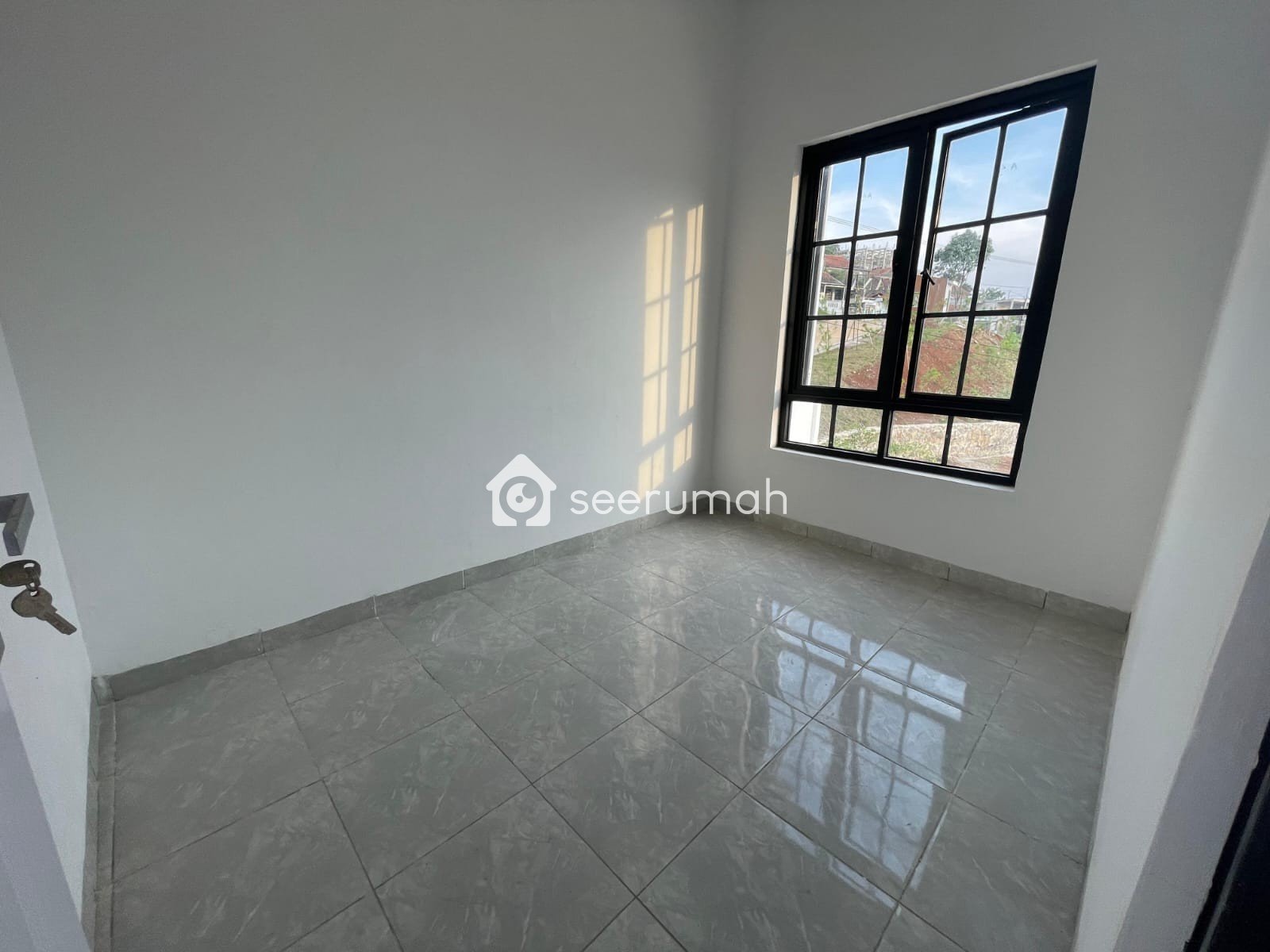 Foto 2 properti: Rumah 2 Lantai Modern di Bandung, Cluster Everton, Harga 600 Jutaan