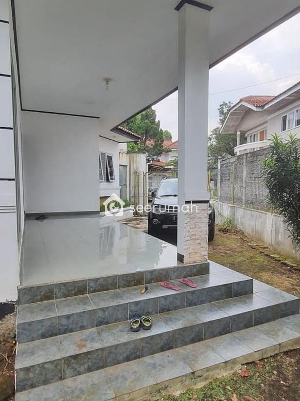 Foto 2 properti: Rumah 2 Lantai LT 365 m² di Cikutra Pahlawan Bandung