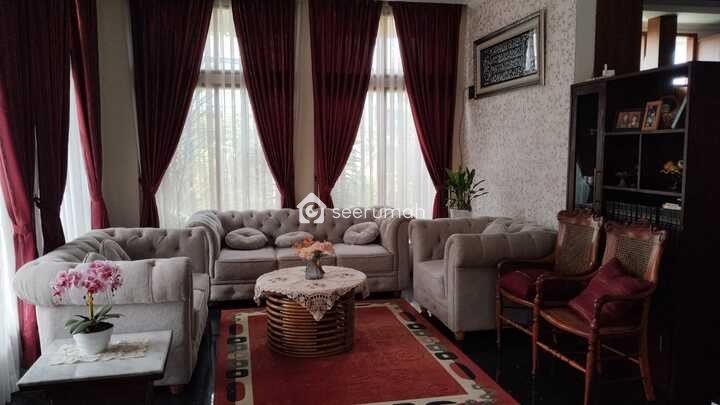 Foto 3 properti: Jual Rumah Mewah 2 Lantai di Ciumbuleuit Bandung Utara, main road