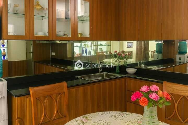 Foto 4 properti: Jual Rumah Mewah 2 Lantai di Ciumbuleuit Bandung Utara, main road