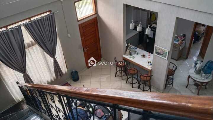 Foto 7 properti: Jual Rumah Mewah 2 Lantai di Ciumbuleuit Bandung Utara, main road