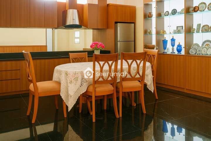 Foto 6 properti: Jual Rumah Mewah 2 Lantai di Ciumbuleuit Bandung Utara, main road