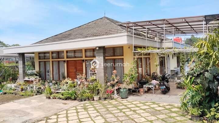 Foto utama properti: Jual Rumah Mewah 2 Lantai di Ciumbuleuit Bandung Utara, main road