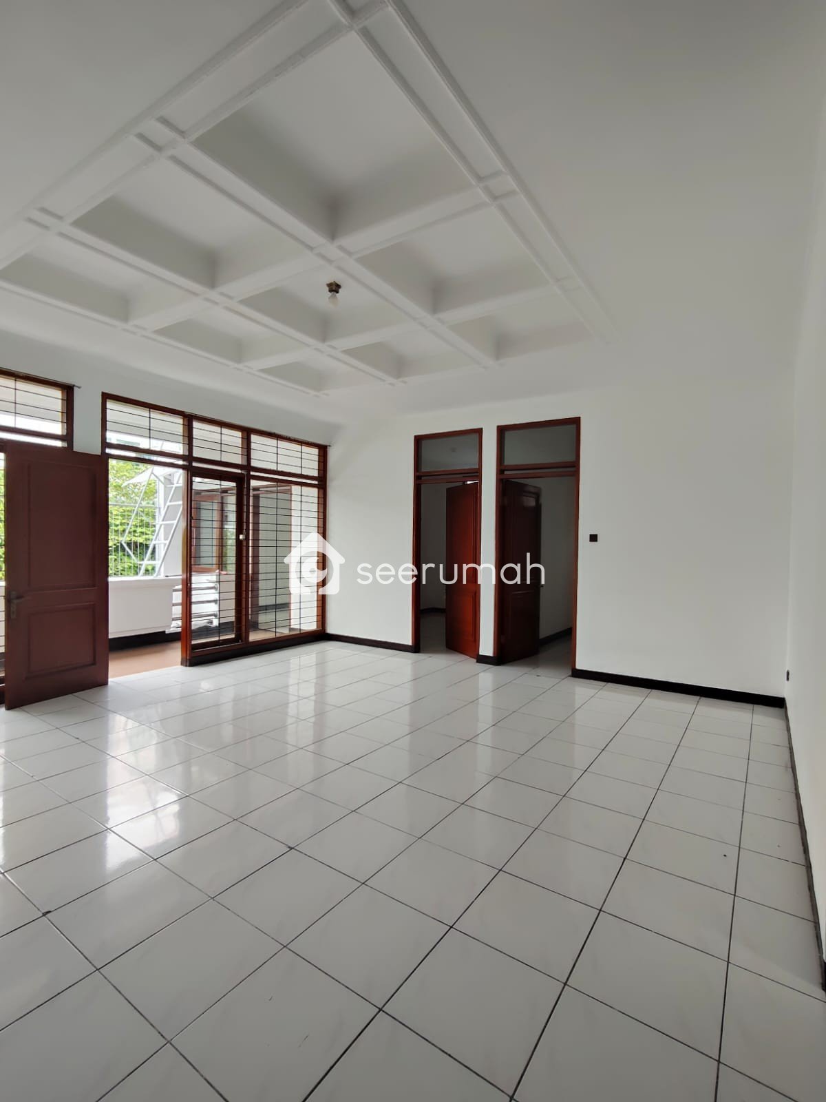 Rumah Luas 400m² di Pasteur Bandung, 9 Kamar, Harga Menarik - Image 2
