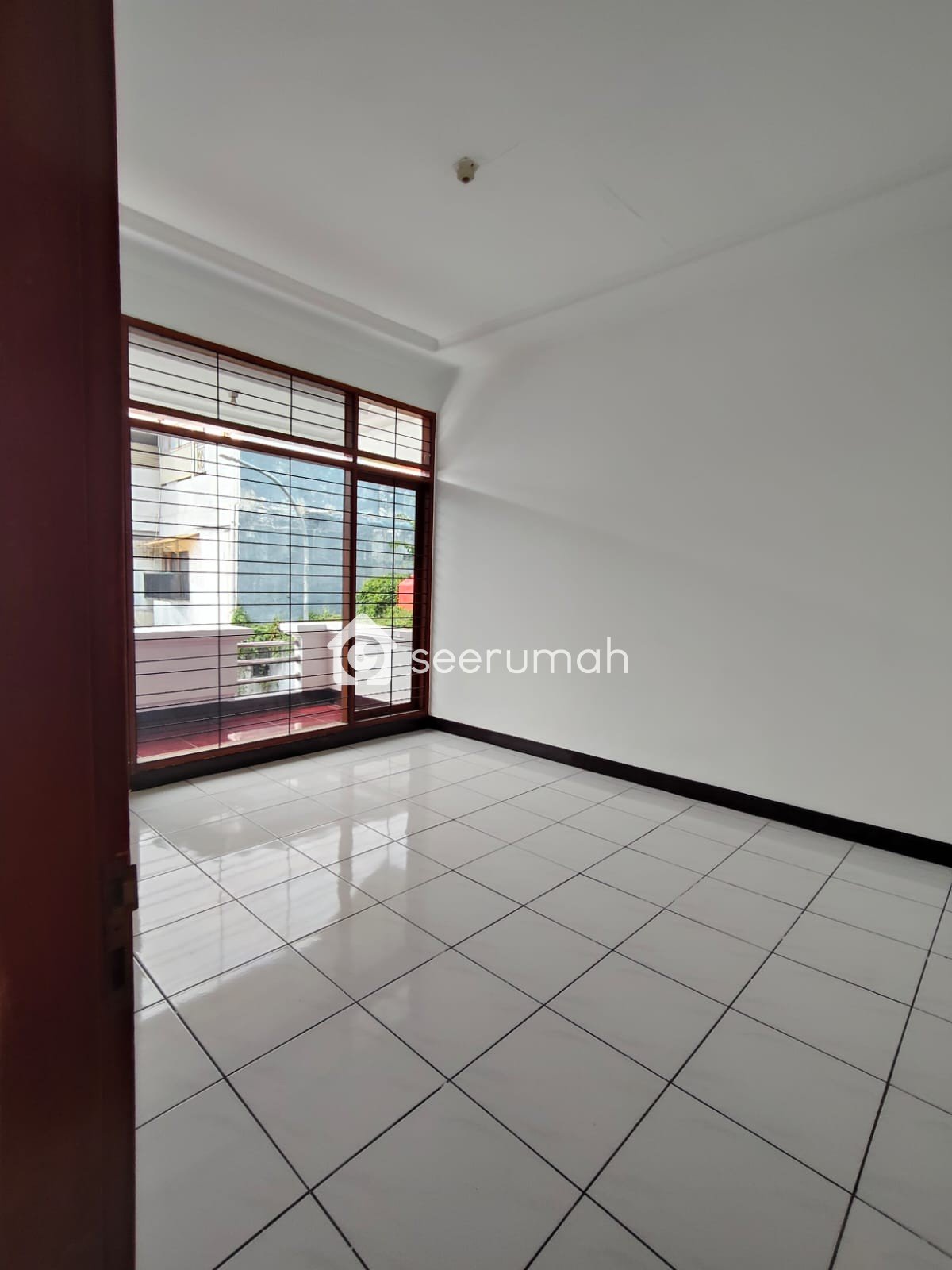 Foto tambahan properti: Rumah Luas 400m² di Pasteur Bandung, 9 Kamar, Harga Menarik - 3 foto lainnya