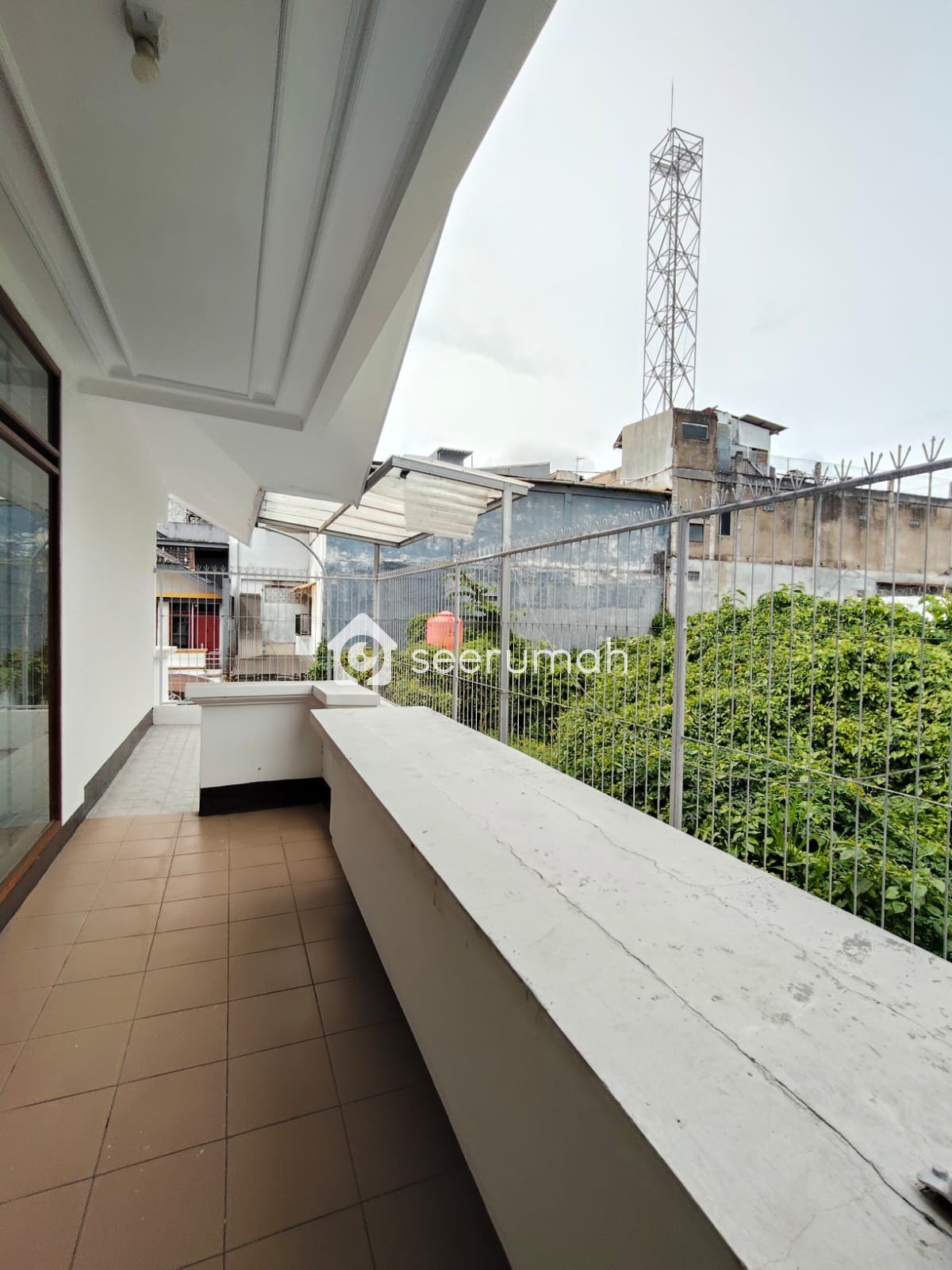 Rumah Luas 400m² di Pasteur Bandung, 9 Kamar, Harga Menarik - Image 7