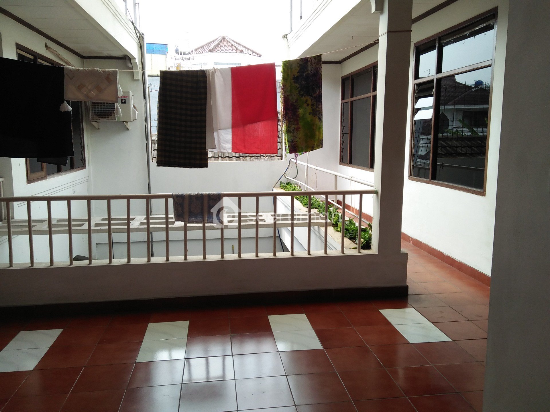 Foto tambahan properti: Rumah Luas Cocok utk kantor Pusat kota Babakan Jeruk Bandung - 4 foto lainnya