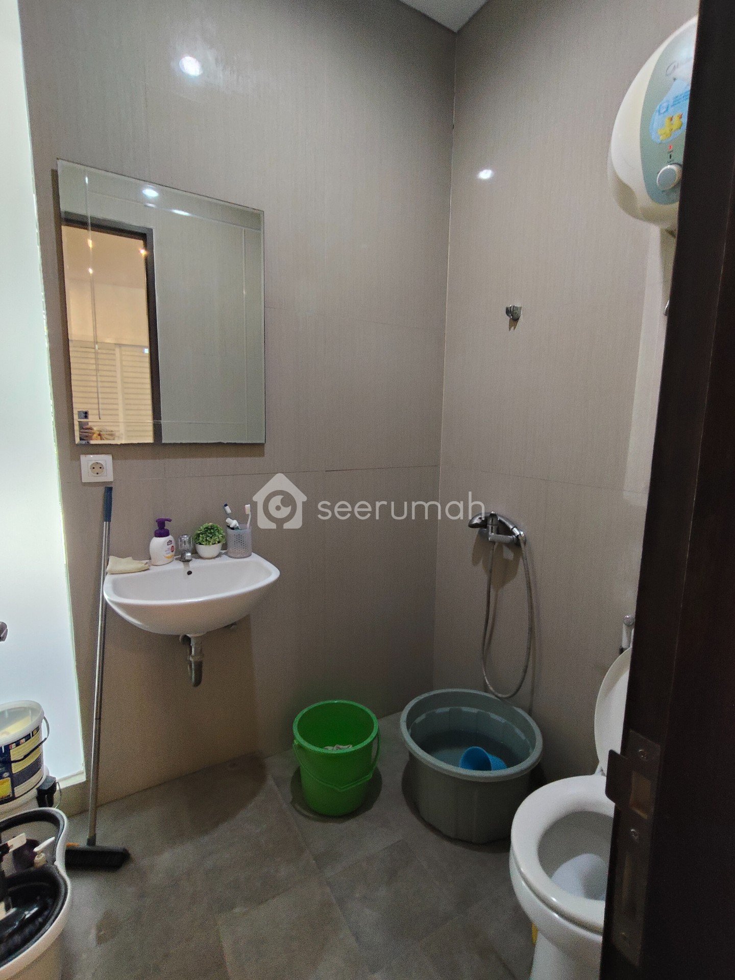 Foto 4 properti: Rumah Modern Minimalis Harga Keren Sukahaji  Bandung