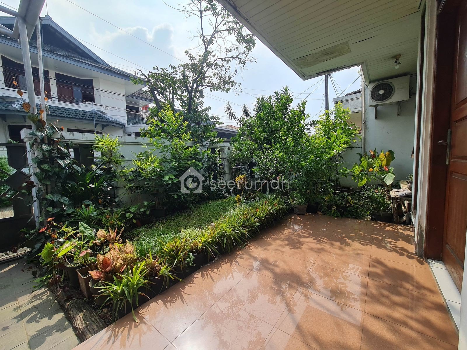 Foto tambahan properti: Rumah Cantik Taman Holis Indah Siap Huni Bandung - 3 foto lainnya