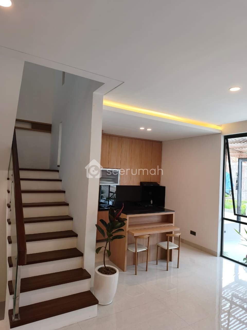 Foto 3 properti: Rumah Baru Minimalis 2 Lantai Setra duta Bandung