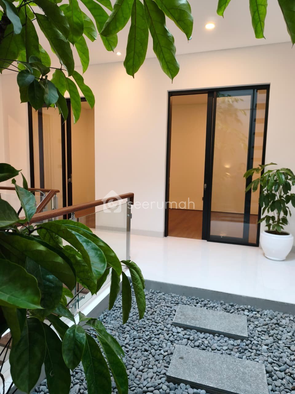 Foto tambahan properti: Rumah Baru Minimalis 2 Lantai Setra duta Bandung - 2 foto lainnya