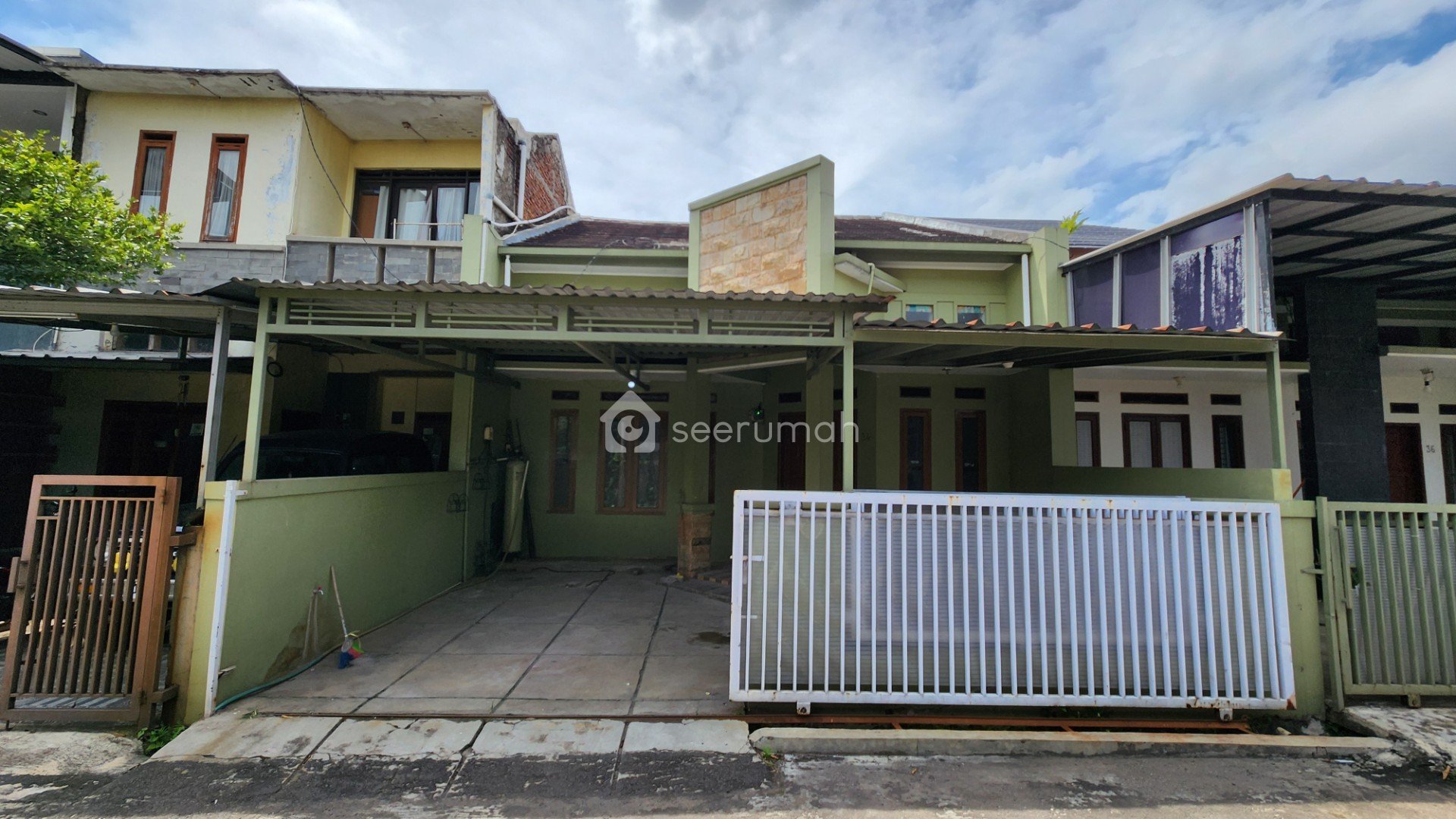 Foto utama properti: Rumah Cisaranten Dijual
