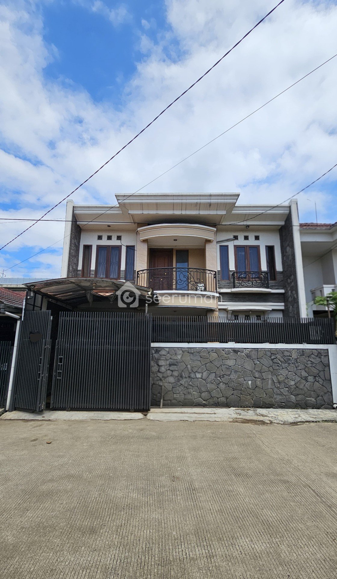 Foto utama properti: Rumah 2 Lantai Taman Holis Indah