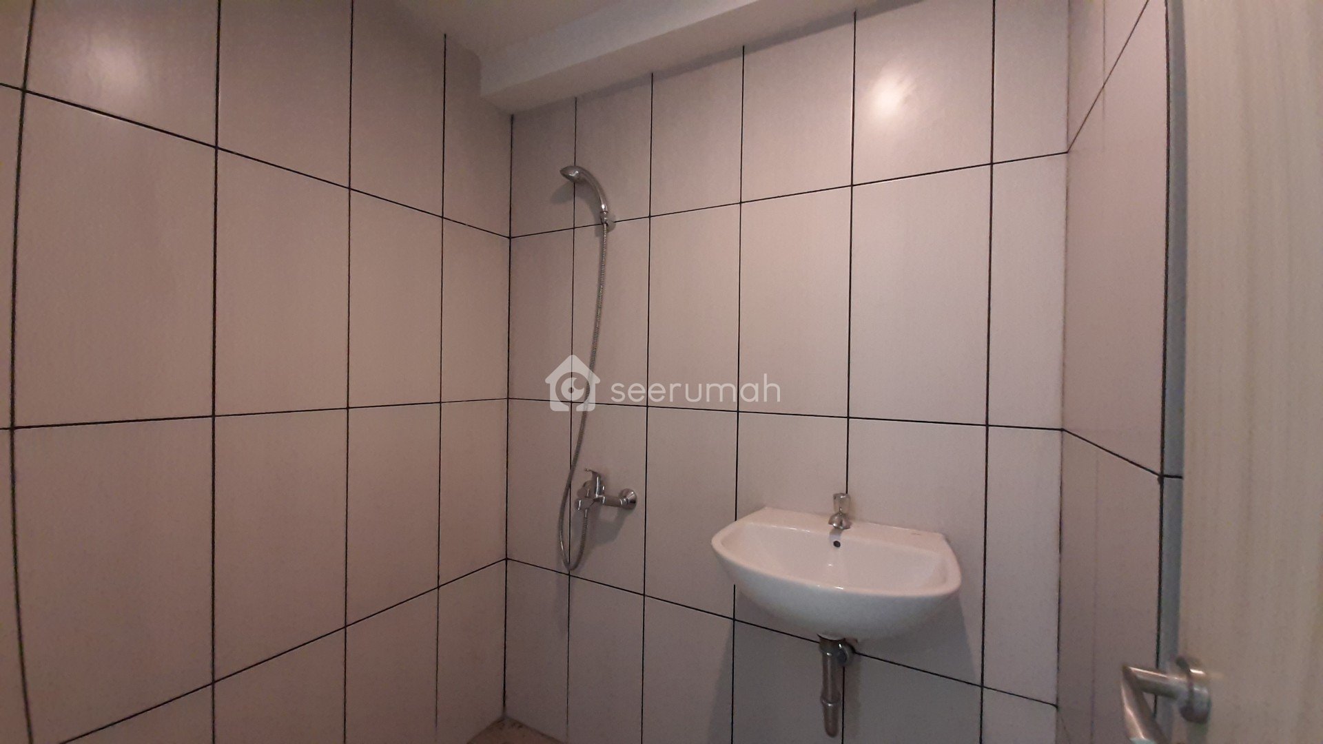 Foto 6 properti: Jual Cepat Jauh Dibawah Pasar, Grand Kamala Lagoon 2 bedroom hanya 380 juta