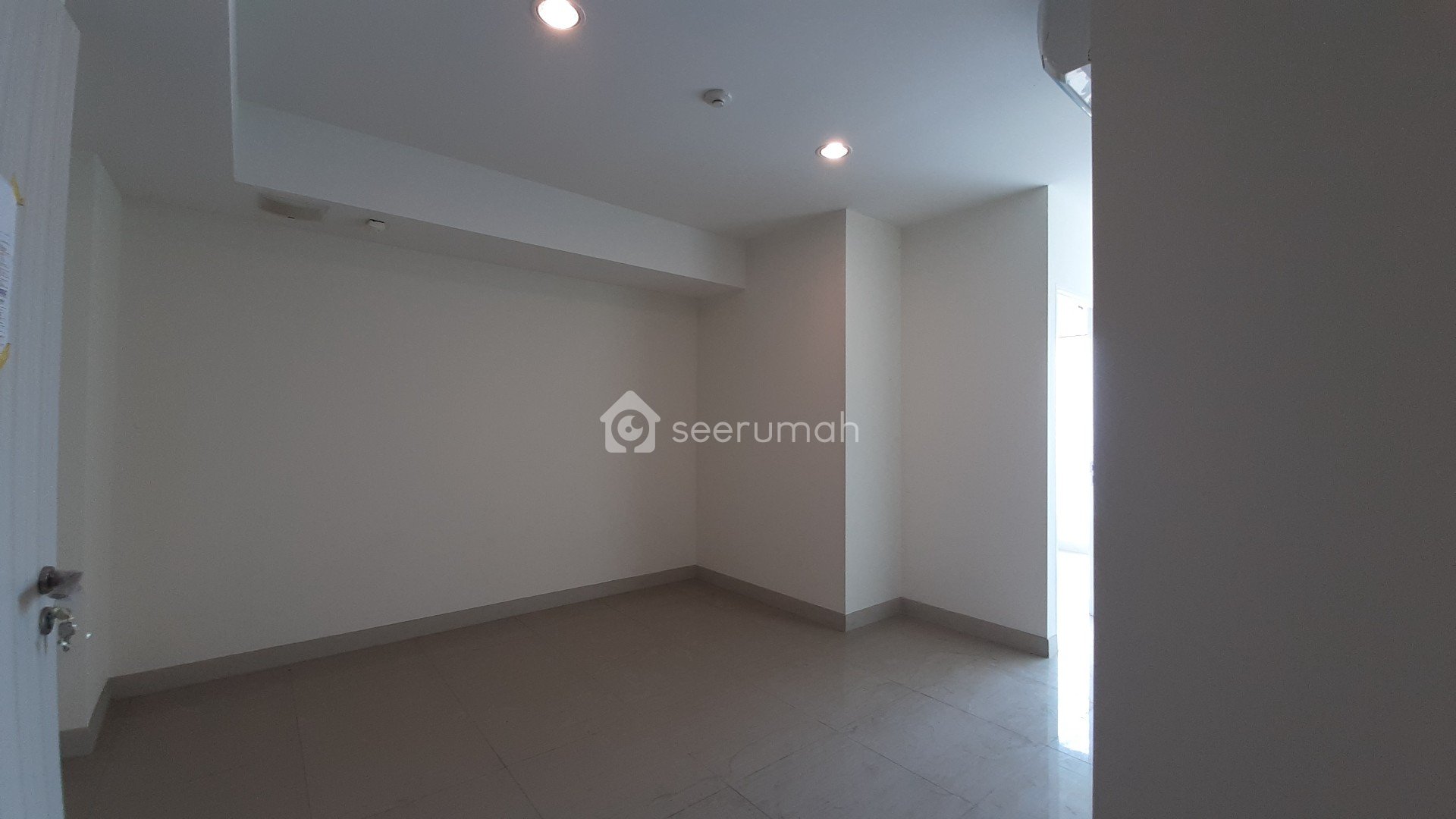 Foto 4 properti: Jual Cepat Jauh Dibawah Pasar, Grand Kamala Lagoon 2 bedroom hanya 380 juta