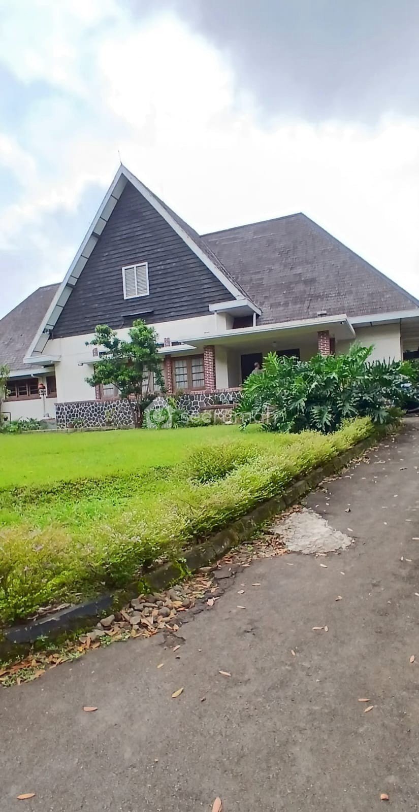 Foto utama properti: Rumah Vintage Asri Sejuk Area Bandung Utara