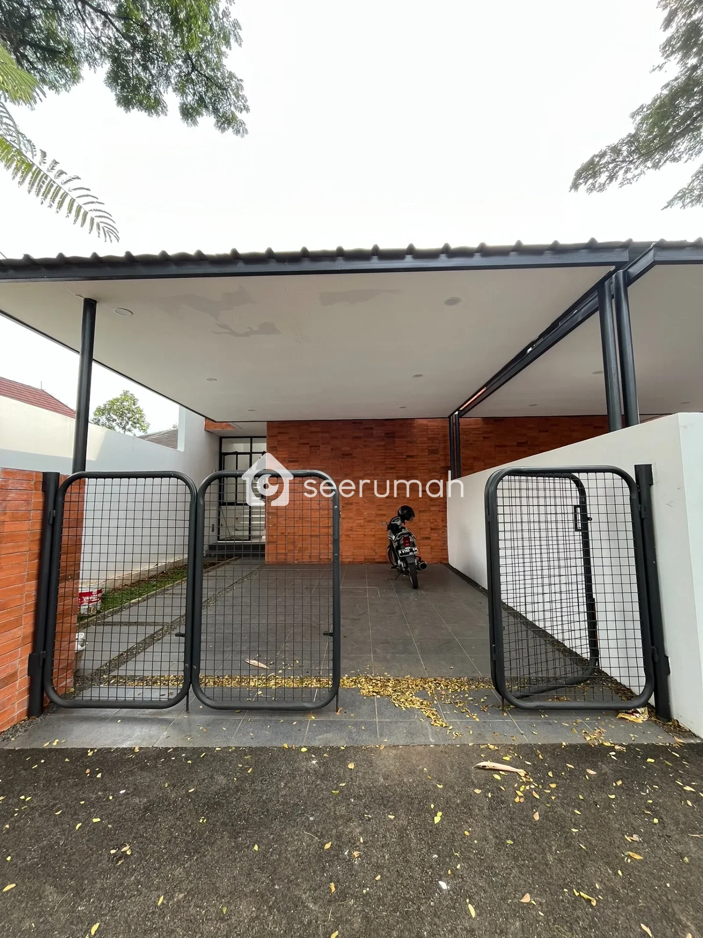 Foto 3 properti: Rumah Baru Modern Tropical 2 Unit di Arcamanik Bandung