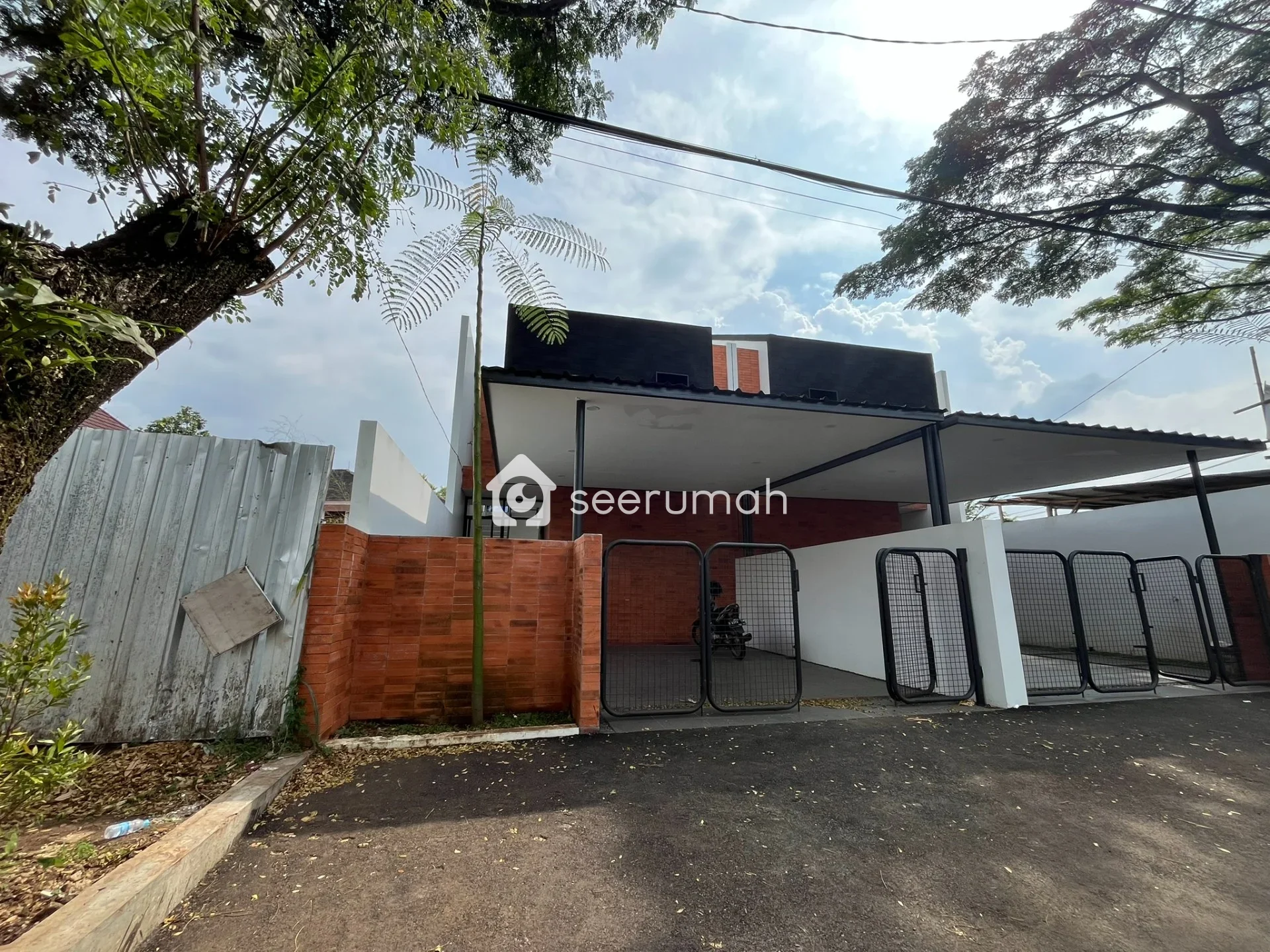 Rumah Baru Modern Tropical 2 Unit di Arcamanik Bandung - Image 1