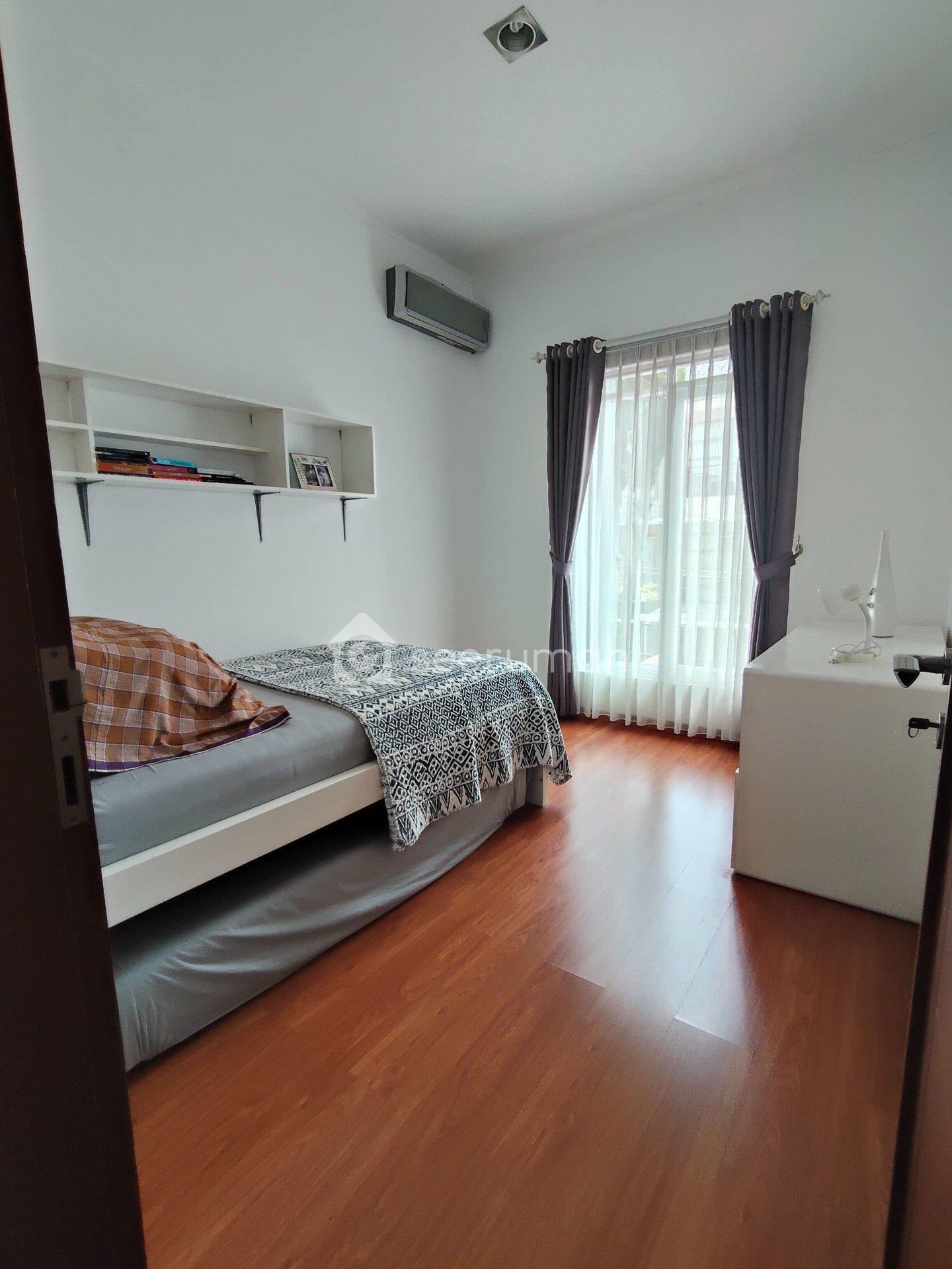 Rumah Keren Mewah dalam komplek nyaman  Ciwaruga Bandung - Image 9