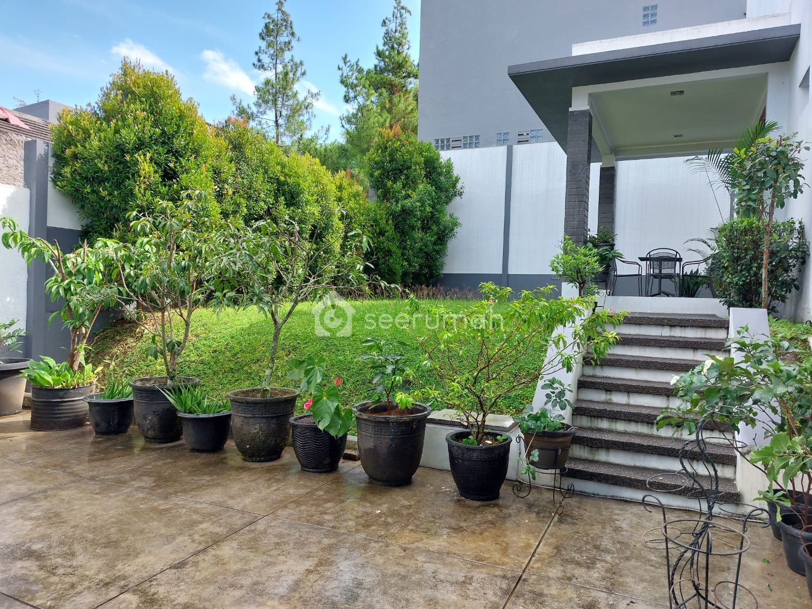 Foto tambahan properti: Rumah Keren Mewah dalam komplek nyaman  Ciwaruga Bandung - 2 foto lainnya