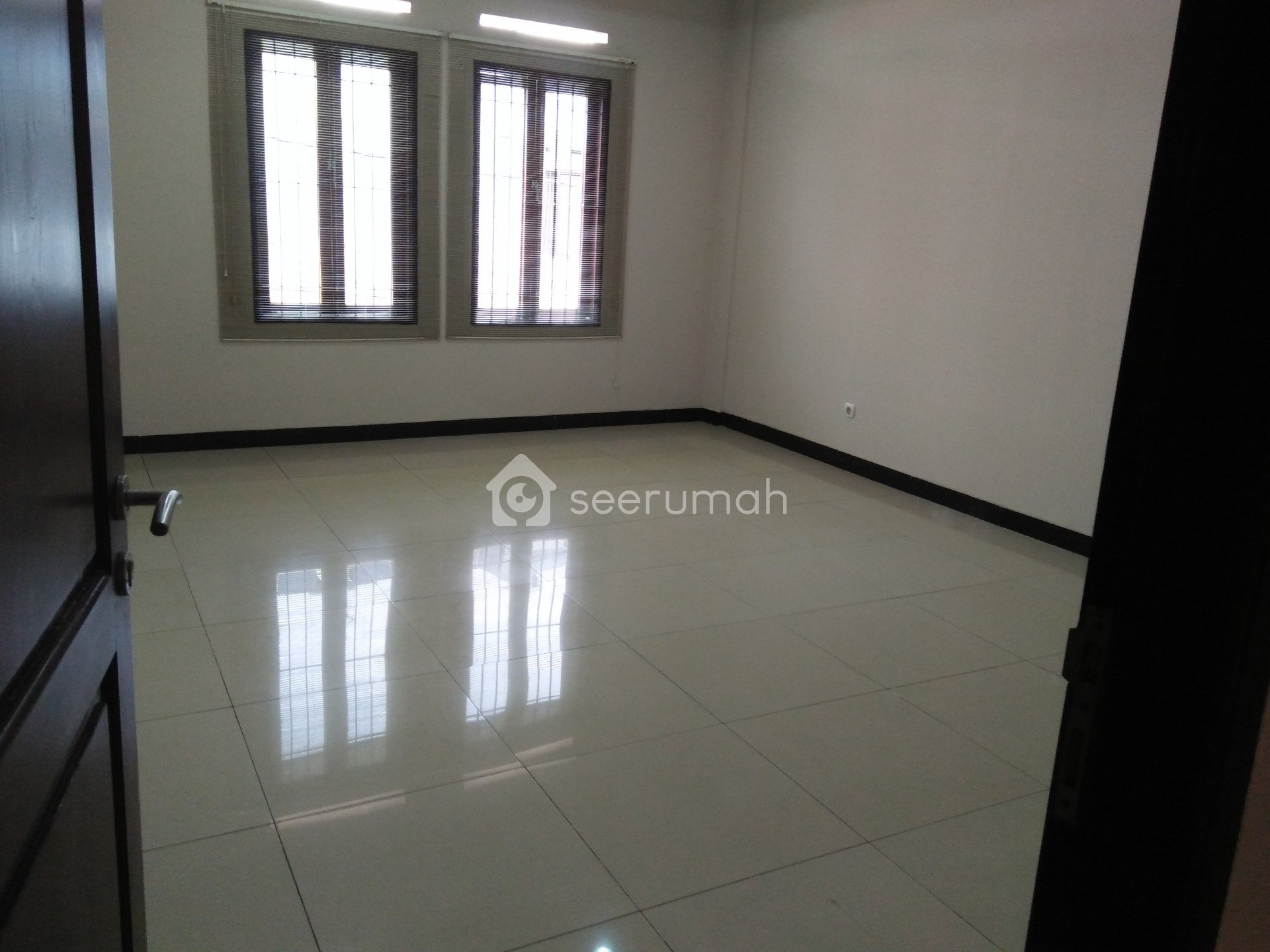 Foto tambahan properti: Rumah Cakep 3  Lantai sayap jalan Cicendo Bandung - 4 foto lainnya