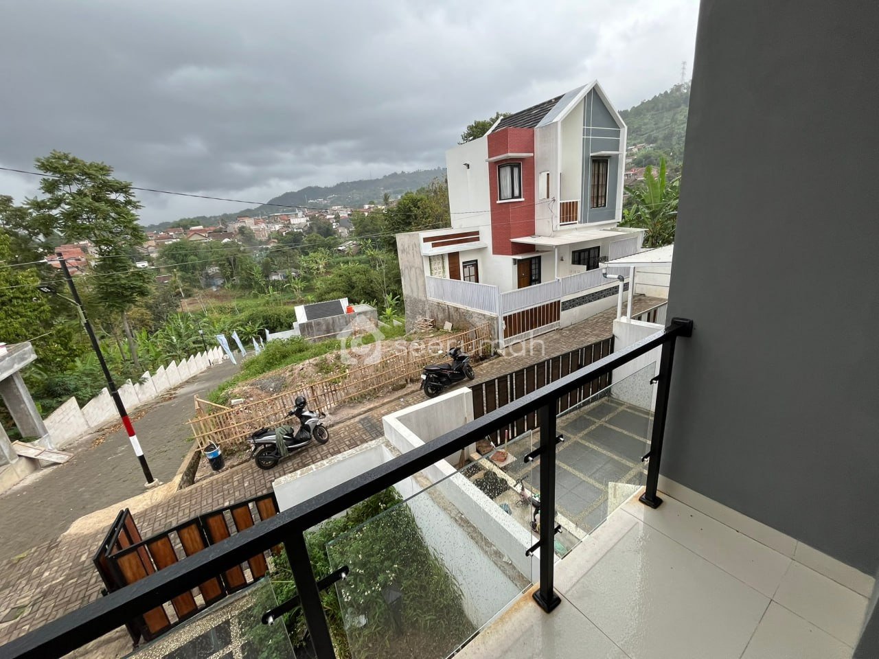 Rumah Lantai 2 Custom di Jatihandap - Image 9