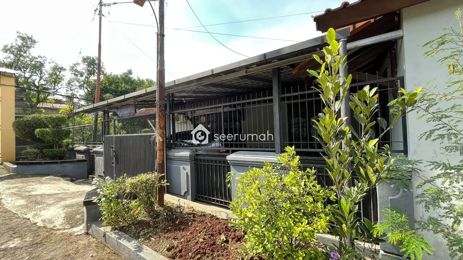 Foto 3 properti: Rumah Strategis dekat SMPN 50 Bandung, LT 308m2, 3 KT