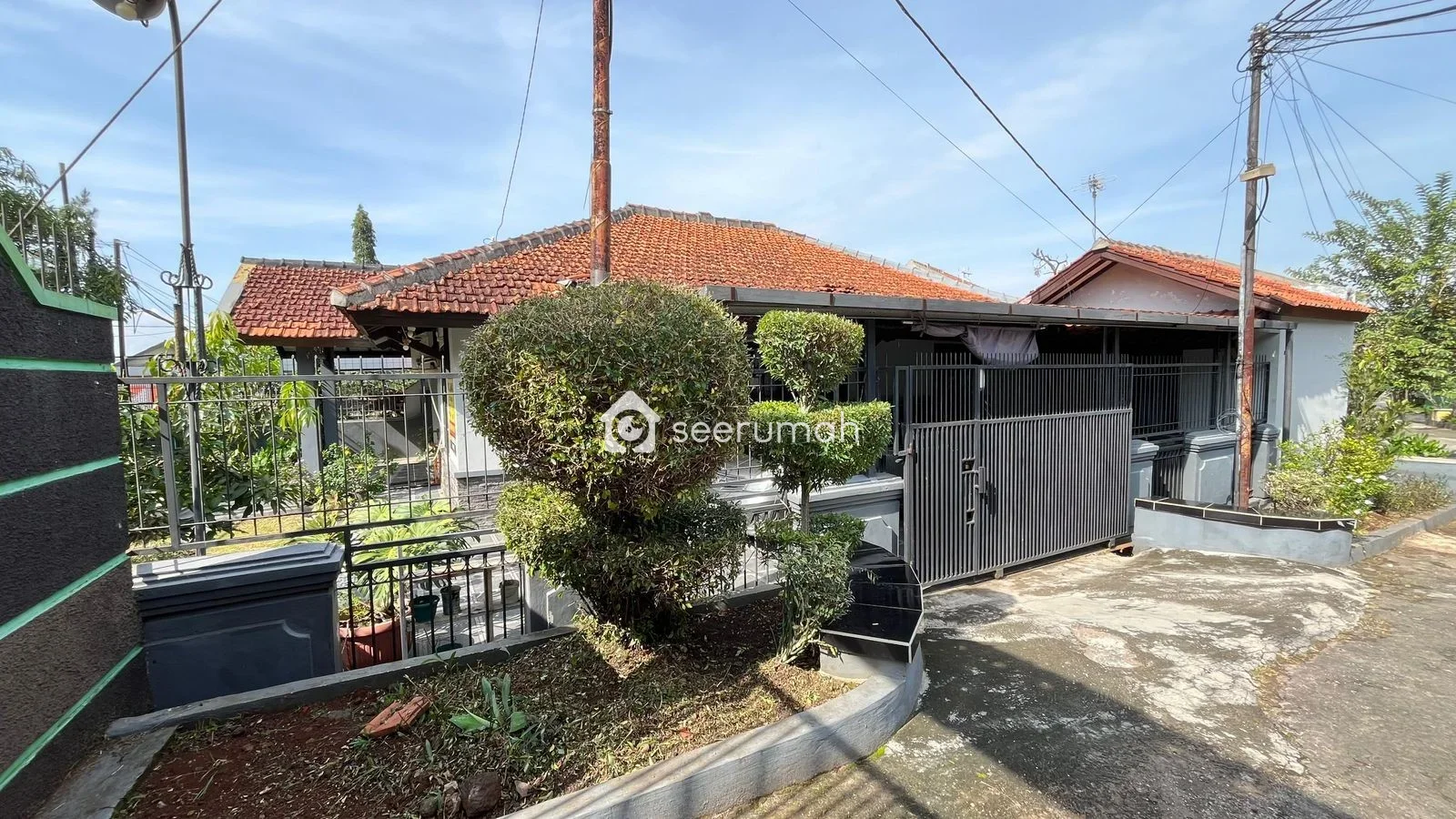 Rumah Strategis dekat SMPN 50 Bandung, LT 308m2, 3 KT - Image 1
