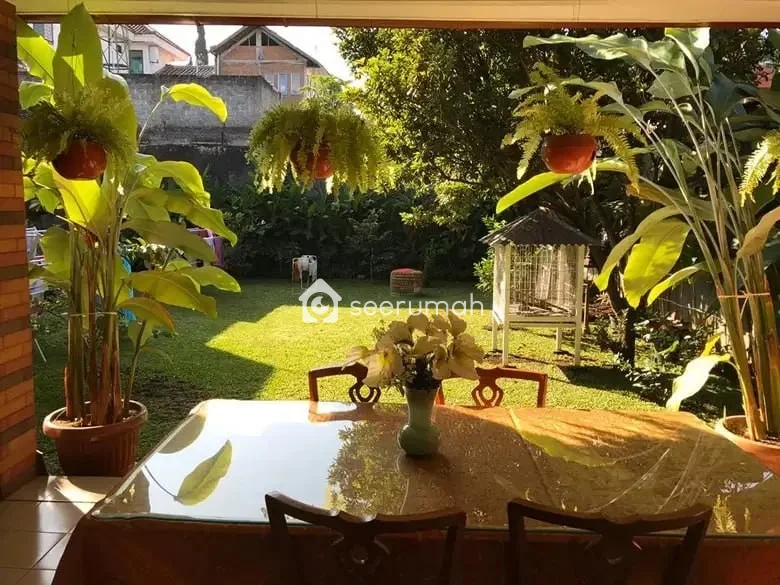Foto 6 properti: Rumah Mewah 2 Lantai Semi Furnished di Sarijadi, 792 m²