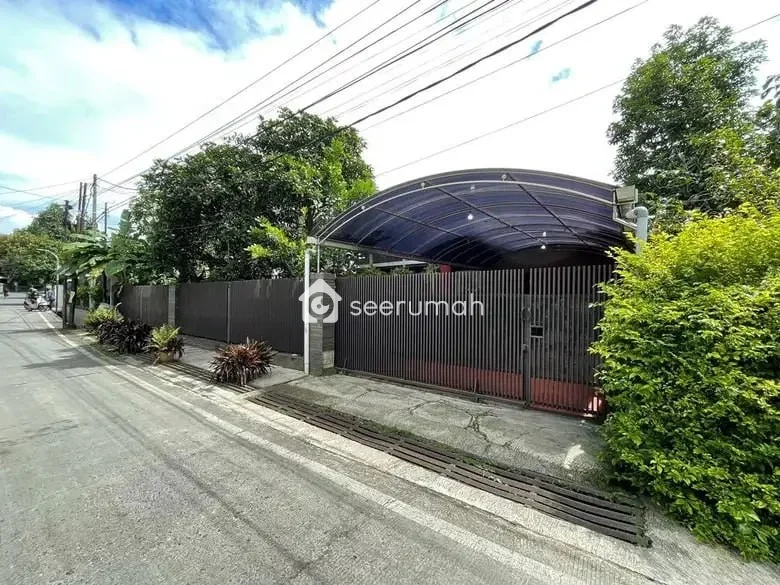 Rumah Mewah 2 Lantai Semi Furnished di Sarijadi, 792 m² - Image 10