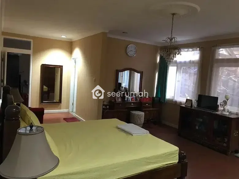 Foto 5 properti: Rumah Mewah 2 Lantai Semi Furnished di Sarijadi, 792 m²