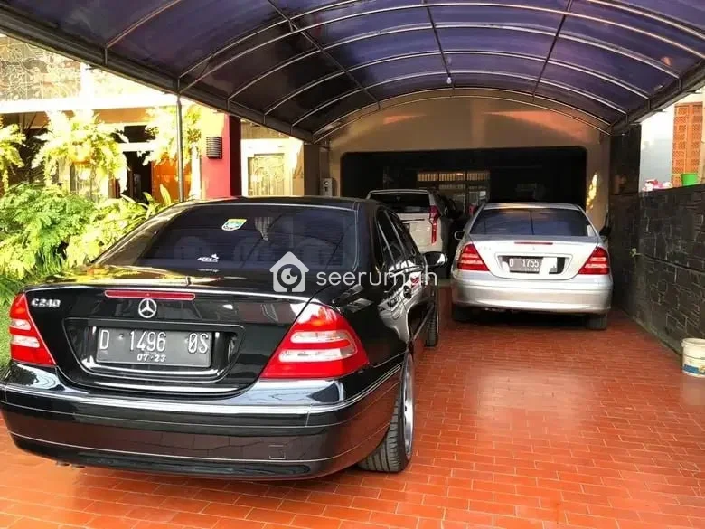 Rumah Mewah 2 Lantai Semi Furnished di Sarijadi, 792 m² - Image 2