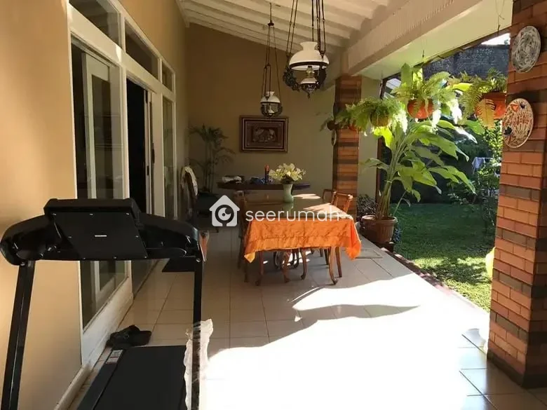 Lihat 4 foto lainnya dari properti: Rumah Mewah 2 Lantai Semi Furnished di Sarijadi, 792 m²