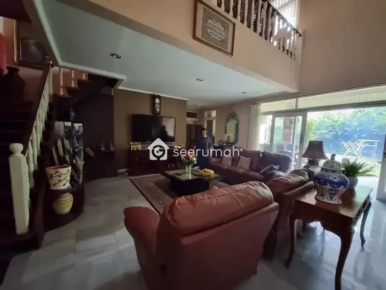 Foto 4 properti: Rumah Mewah 2 Lantai Semi Furnished di Sarijadi, 792 m²
