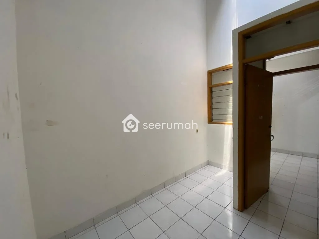 Foto 4 properti: Rumah Second Siap Huni di Antapani, 3 Kamar, Harga Nego