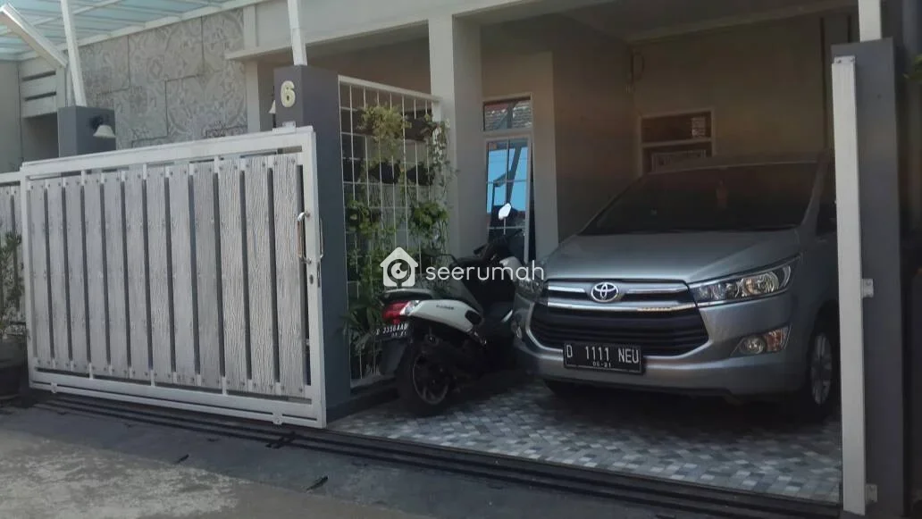 Rumah 2 Lantai 5 Kamar di Komplek Riung Bandung, Dekat Soekarno-Hatta - Image 1