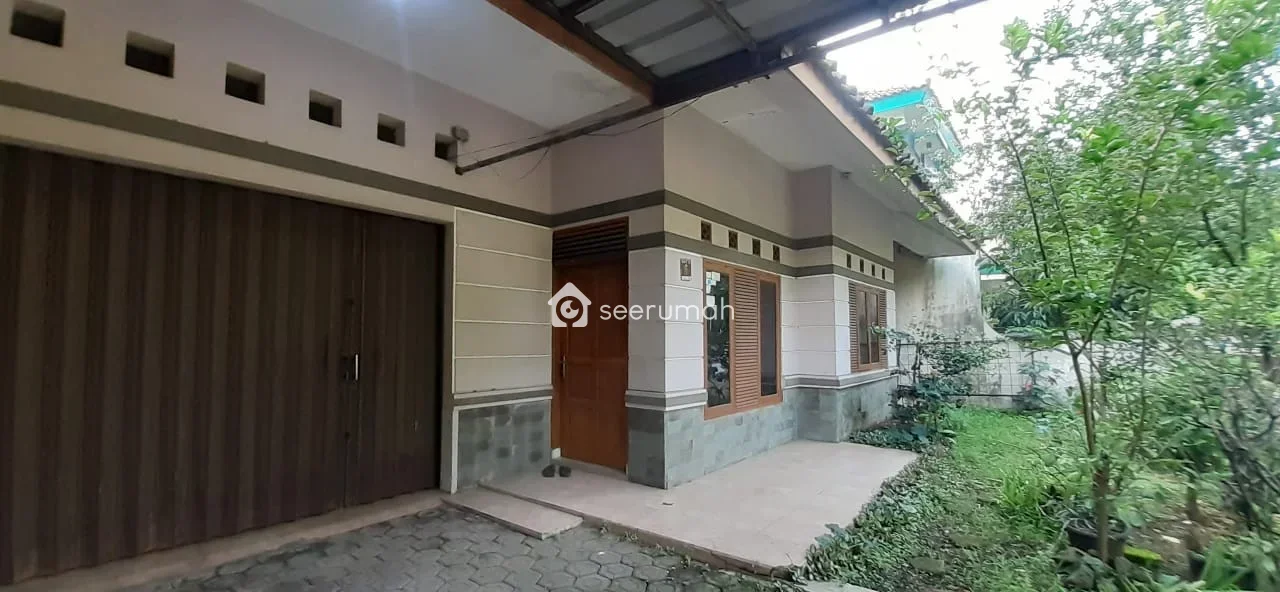 Rumah 2 Lantai 5+1 Kamar di Cipamokolan Bandung Dekat Soekarno-Hatta - Image 1