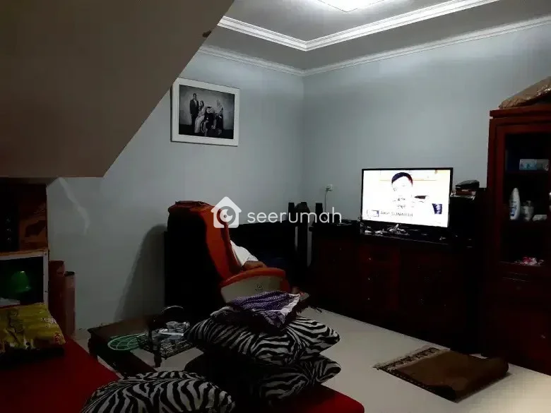 Foto 3 properti: Rumah 3 Lantai 6 Kamar Siap Huni di Mekarwangi