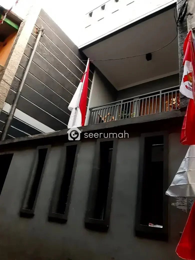 Rumah 3 Lantai 6 Kamar Siap Huni di Mekarwangi - Image 1