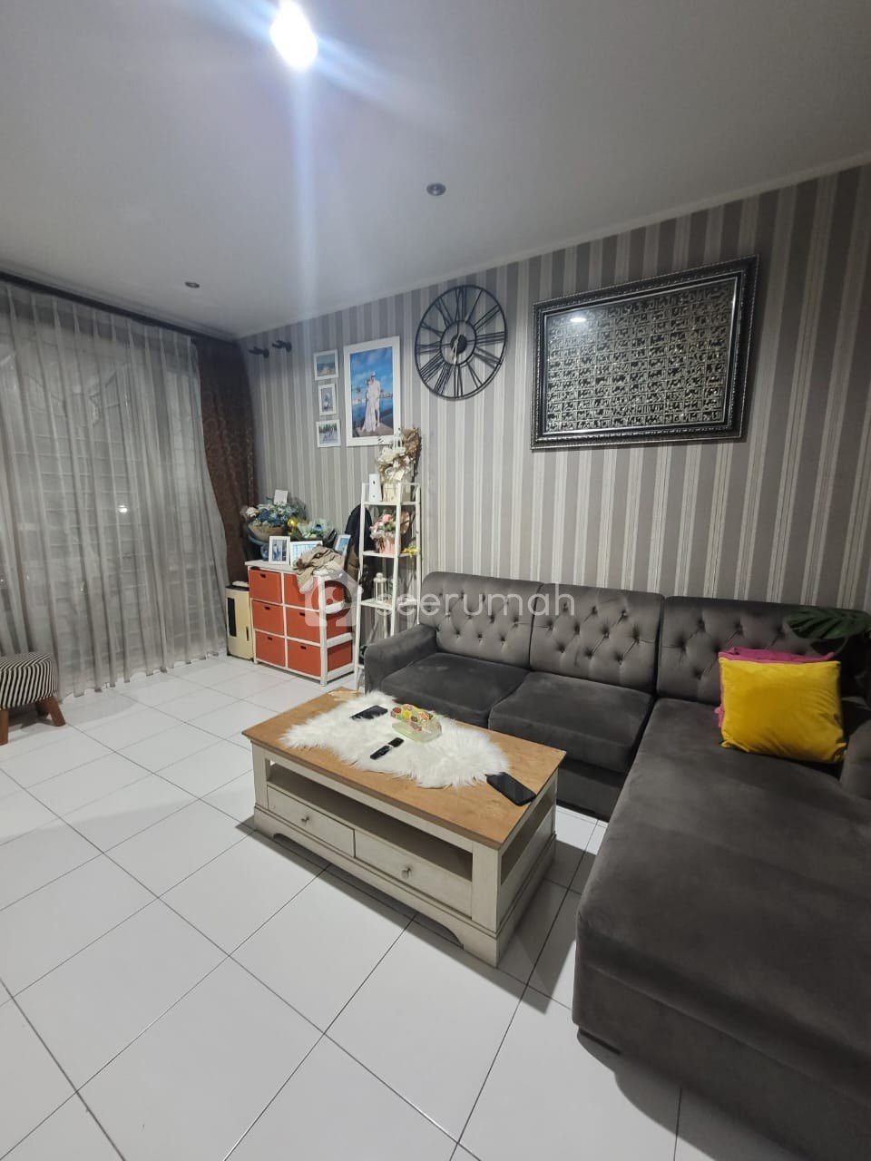 Rumah Mewah Semi Furnish di Cijerah Bandung - Siap Huni, Dekat Pusat Kota, Lingkungan Nyaman - Image 1