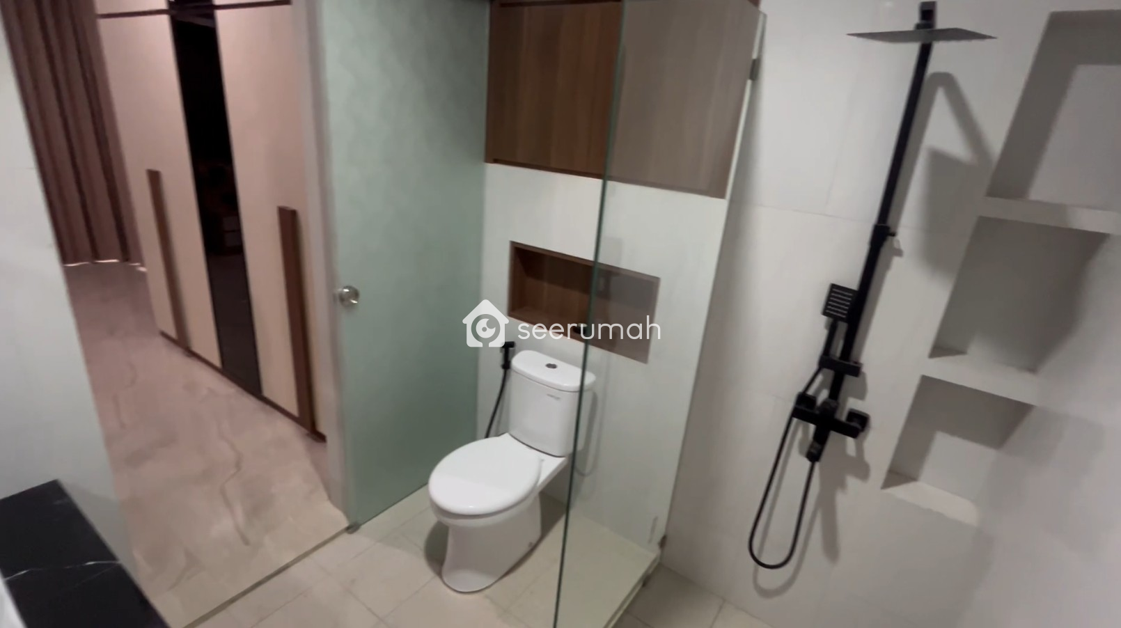 Foto 3 properti: Rumah Mewah 2 Lantai Full Furnish di Kota Baru Parahyangan