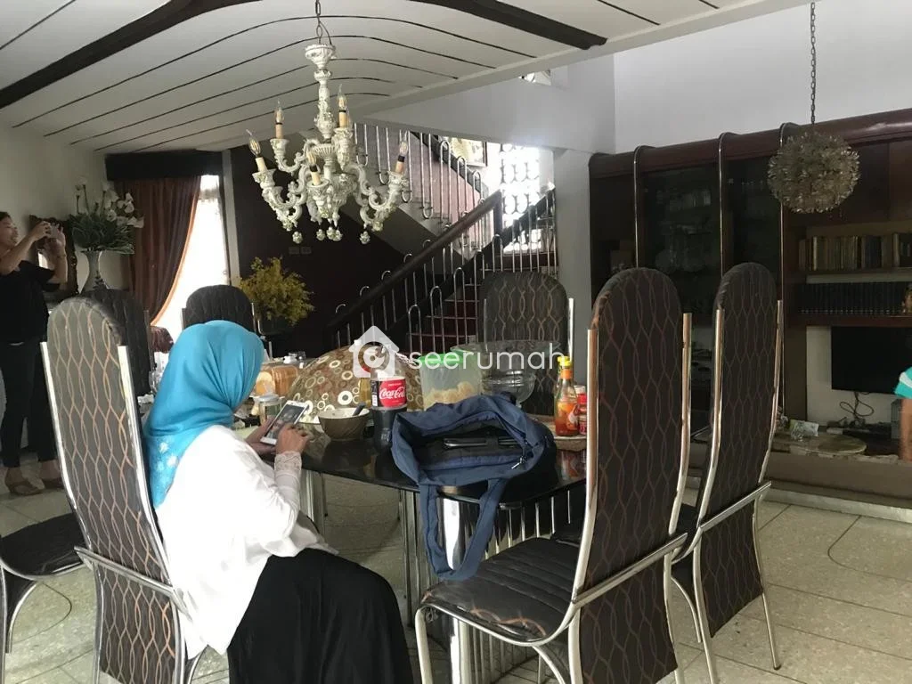 Foto 5 properti: Rumah Luas 639 m2 di Buahbatu Bandung, 7+2 Kamar, Harga 25 M
