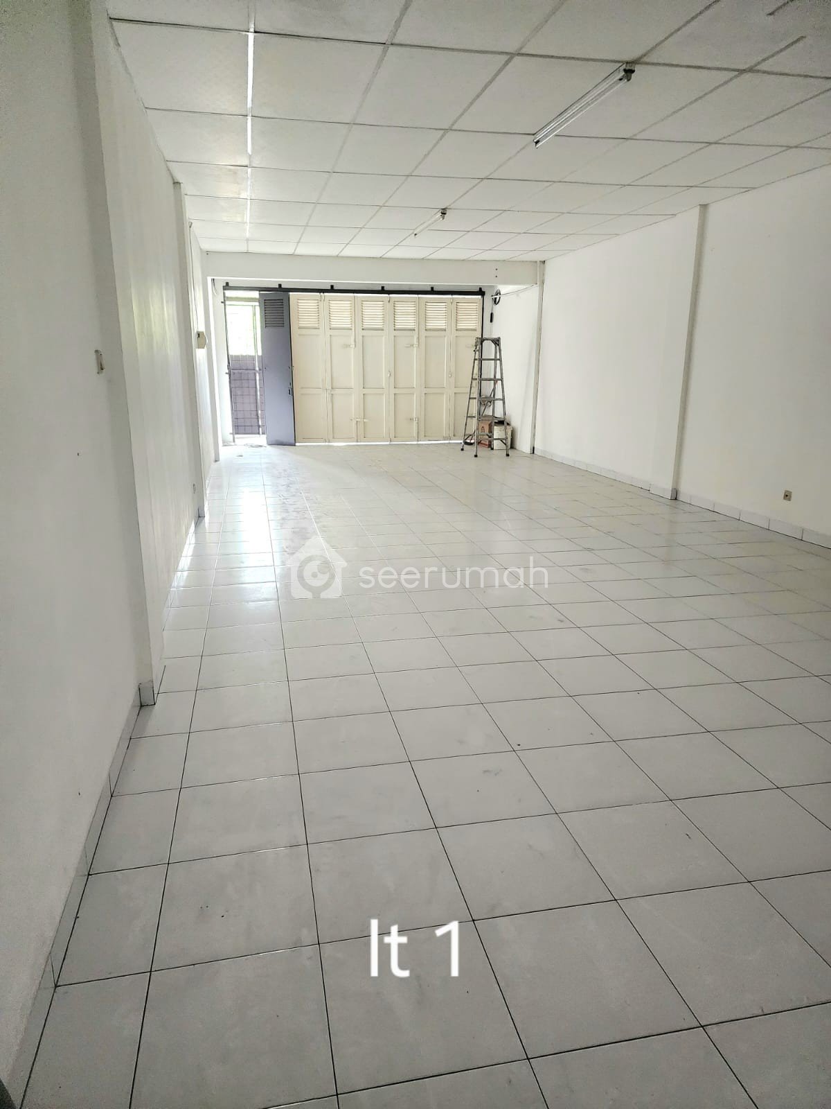 Ruko Siap Pakai di Mekar Wangi Bandung - Dekat Pusat Perbelanjaan, Siap Huni, Luas - Image 2