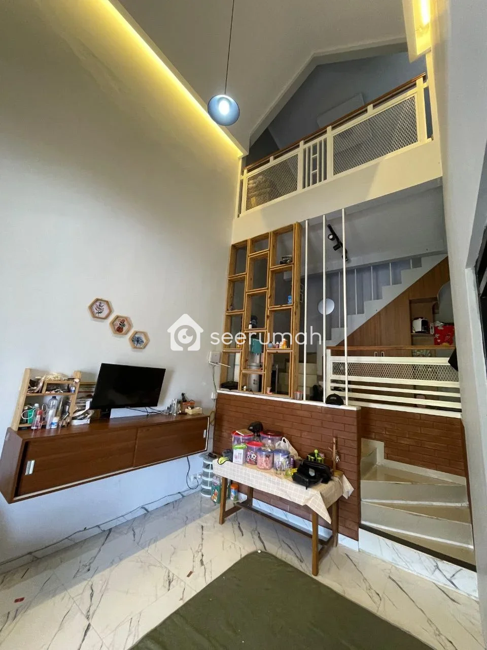 Rumah Semi Furnished 1.5 Lantai View Kota Bandung di Jatihandap - Image 2