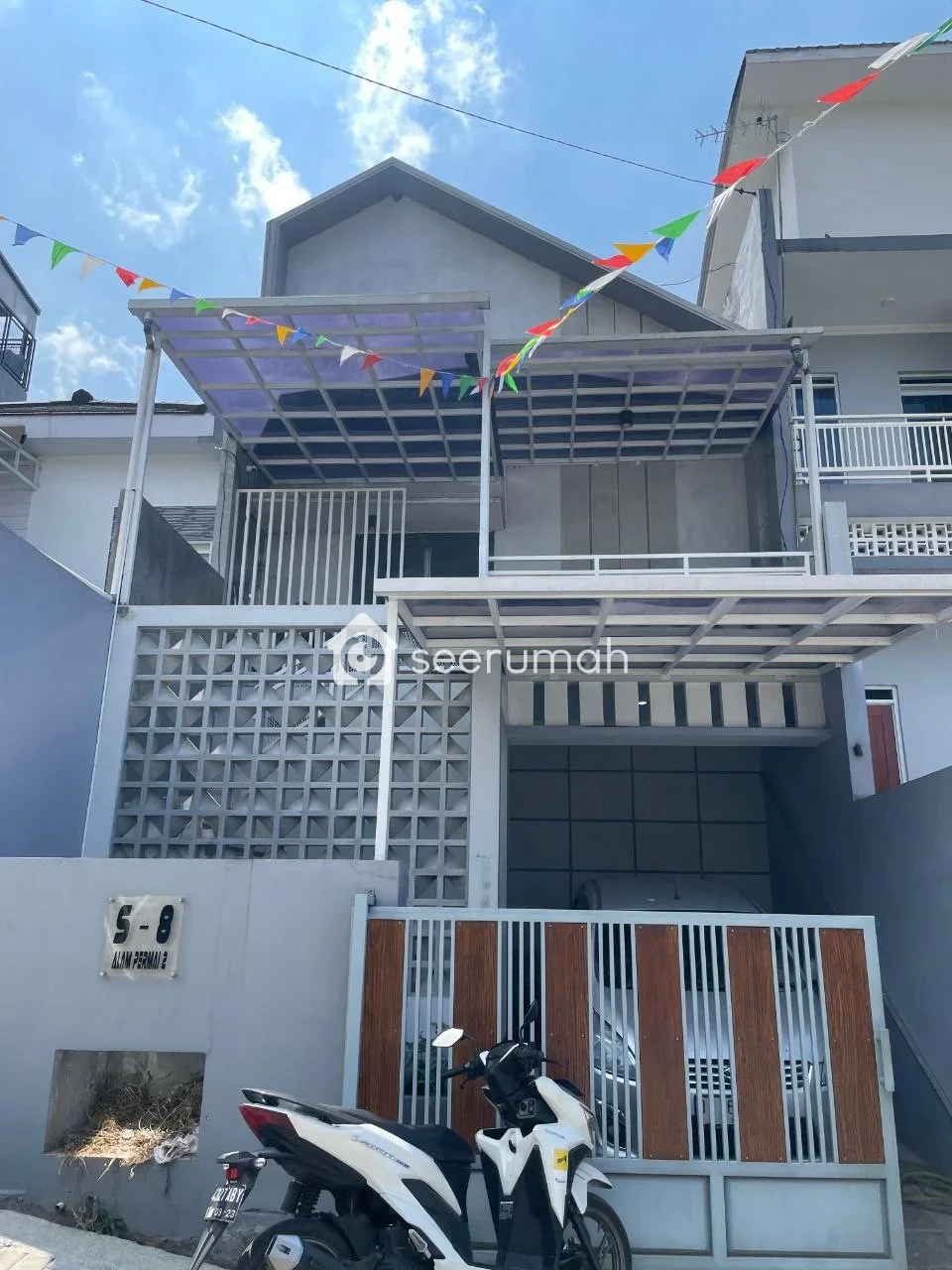 Rumah Semi Furnished 1.5 Lantai View Kota Bandung di Jatihandap - Image 1